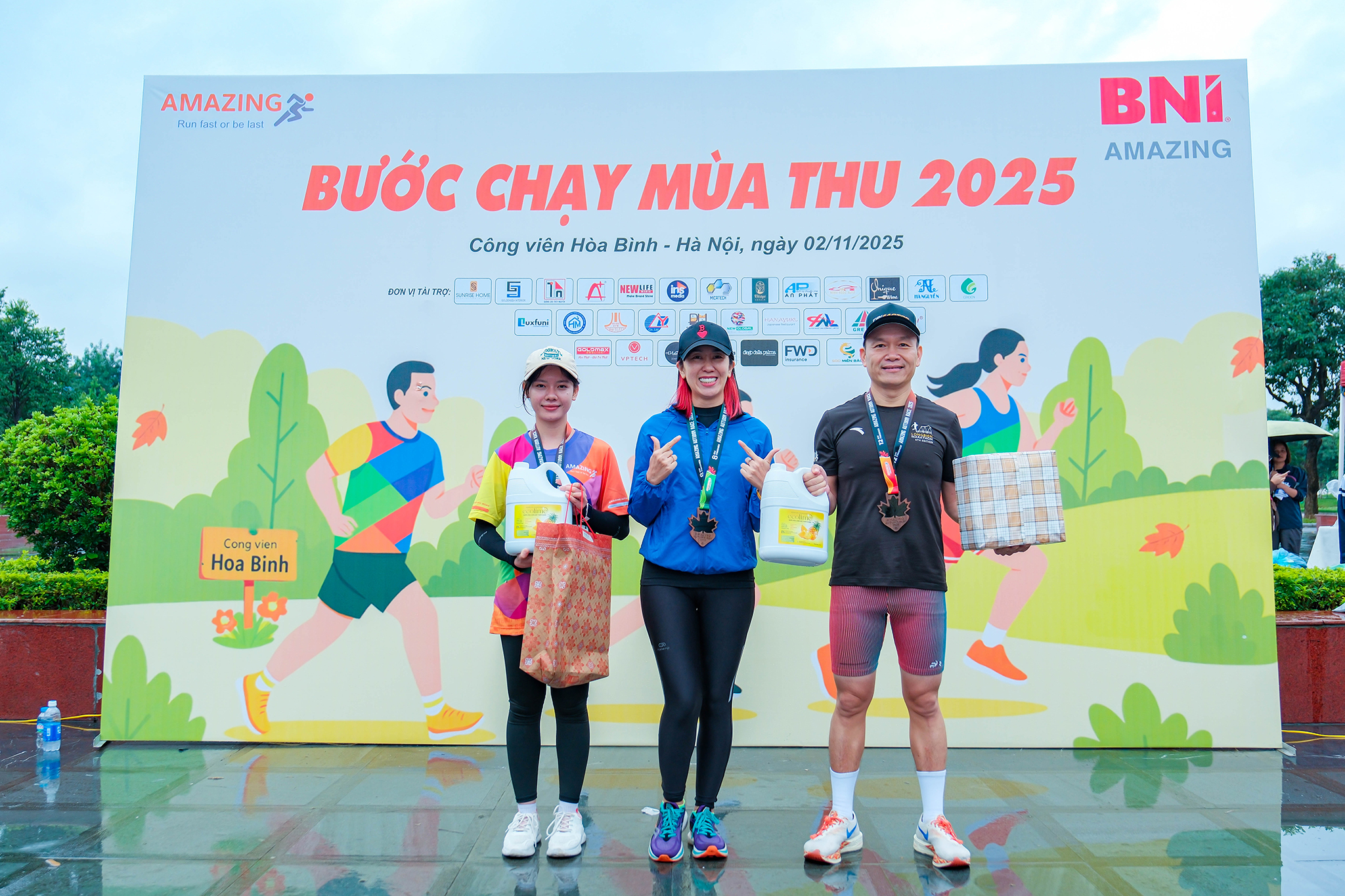 Bước chạy m&ugrave;a thu 2025- giải nh&igrave; nữ 12km